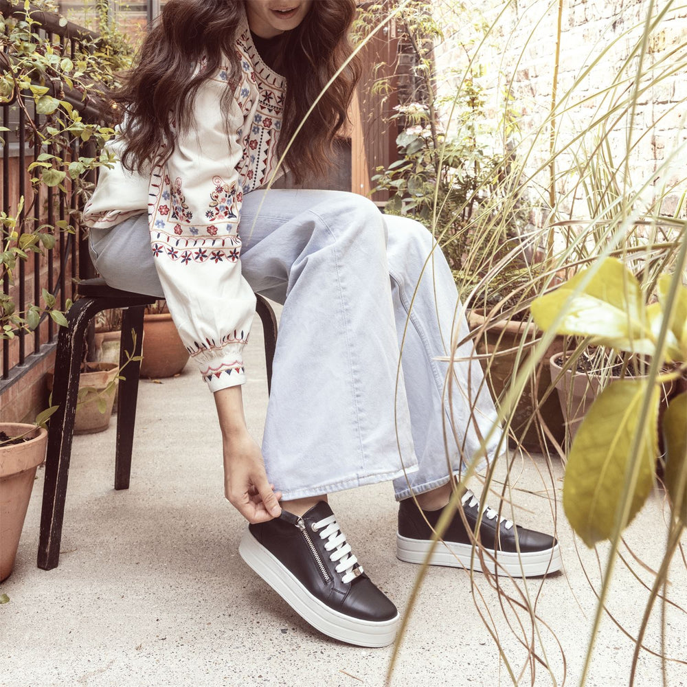 Abbiy Black Leather Leather Trainers