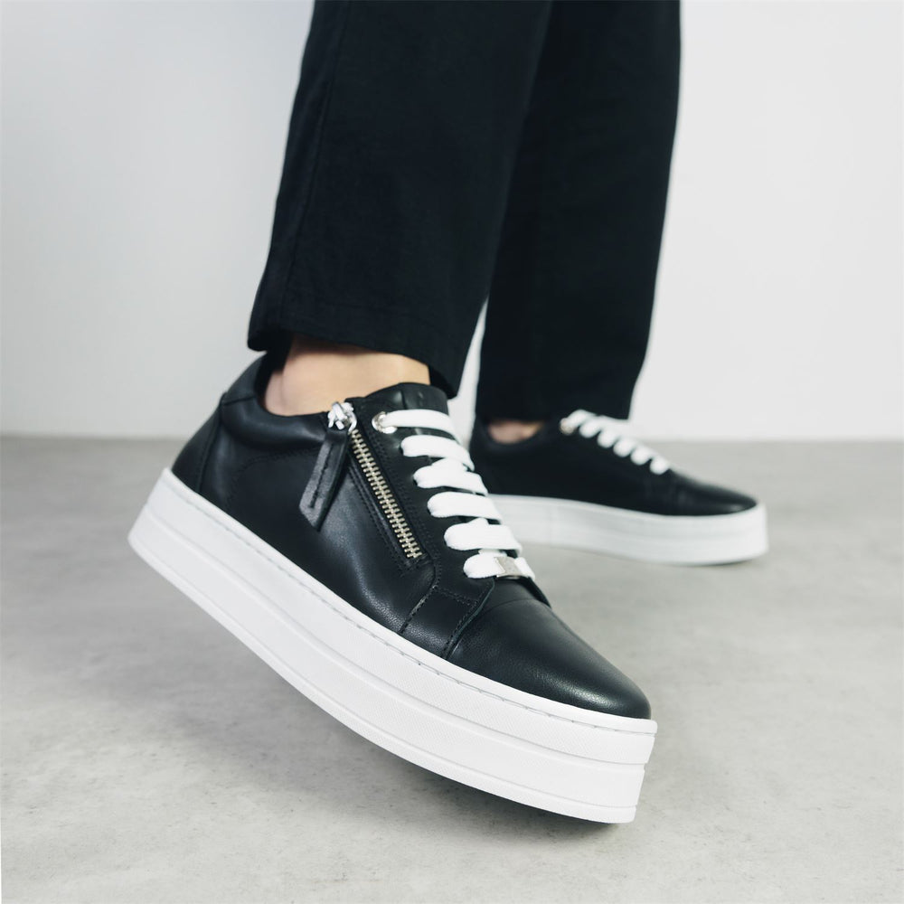 Abbiy Black Leather Leather Trainers