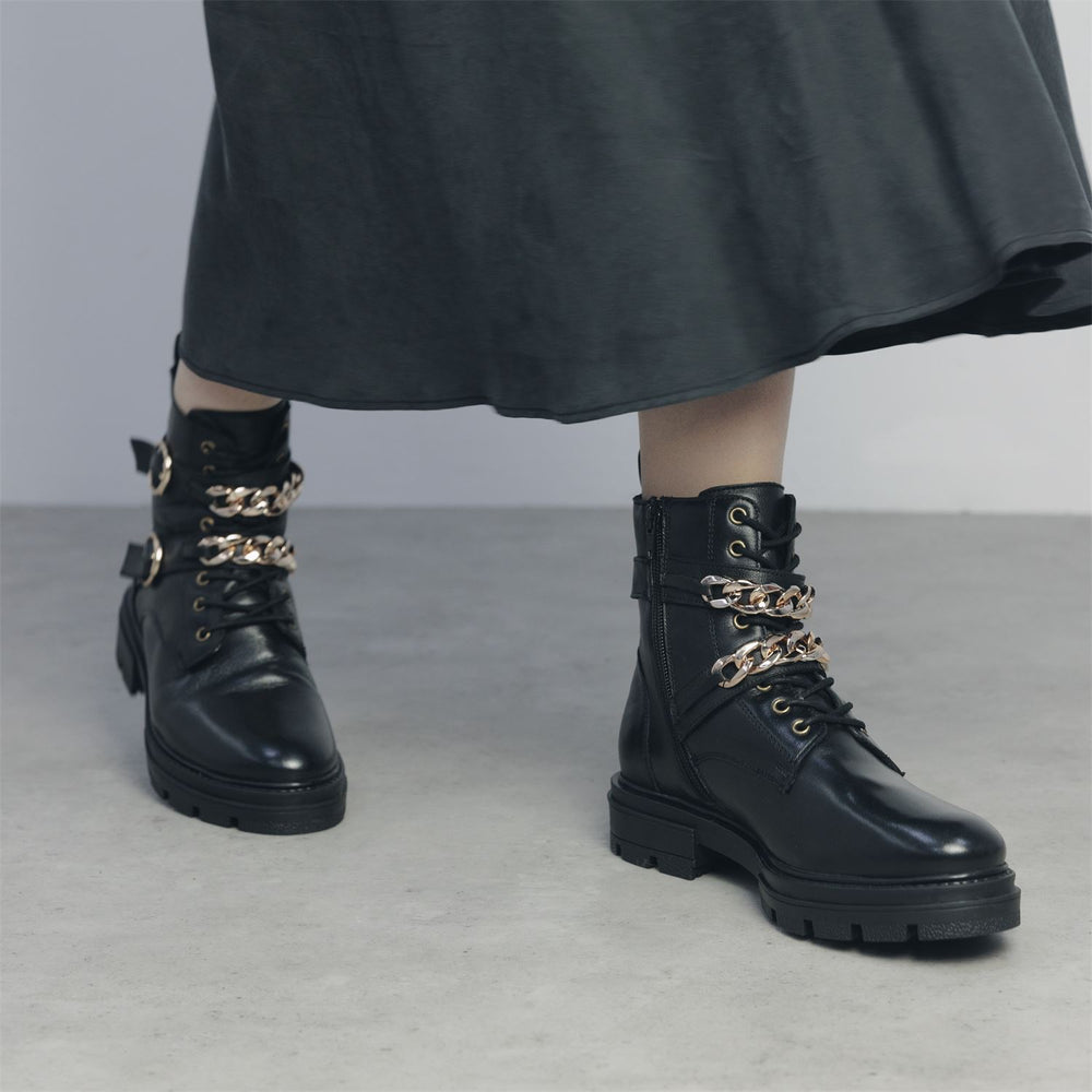 Alesa Black Leather Boots