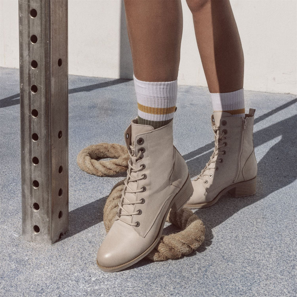 Bezzie Cream Leather Boots