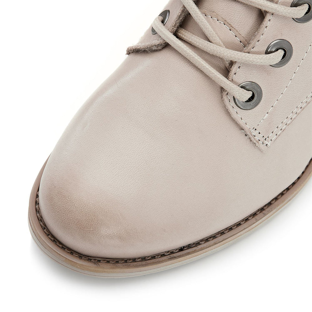 Bezzie Cream Leather Boots