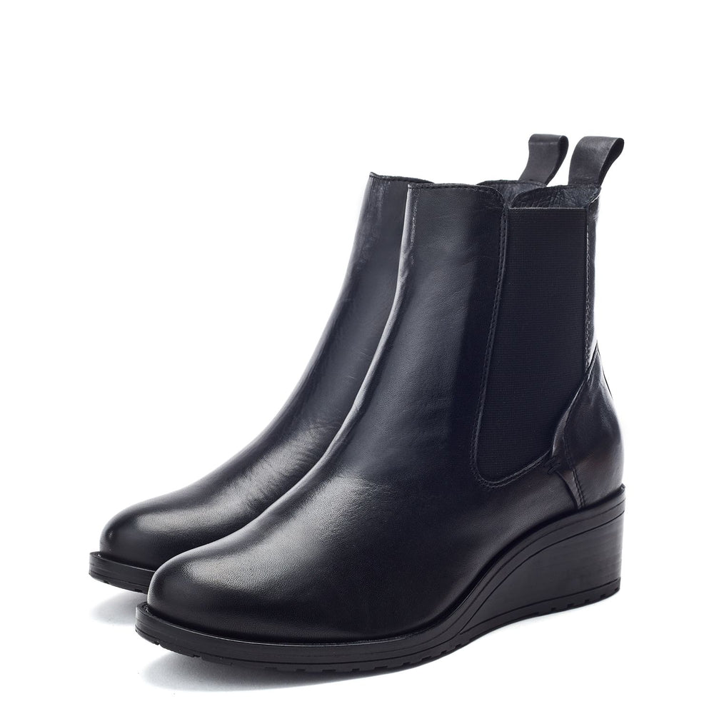 Bezzie Wedge Black Leather Boots