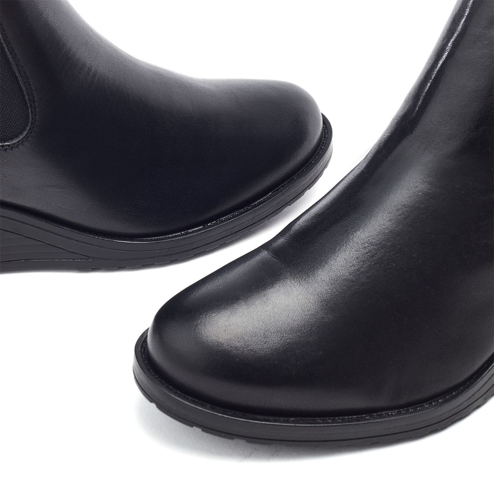 Bezzie Wedge Black Leather Boots