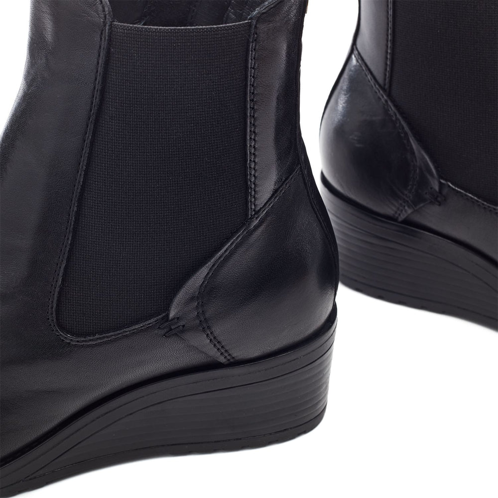 Bezzie Wedge Black Leather Boots