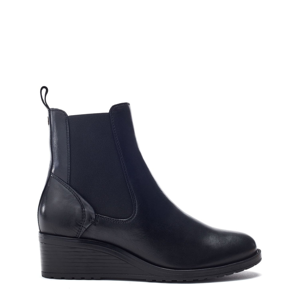Bezzie Wedge Leather Boots