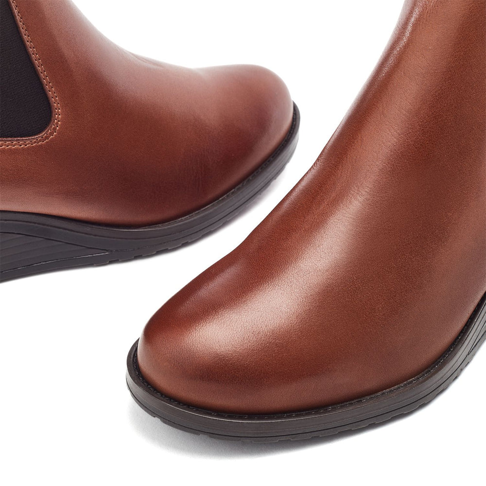 Bezzie Wedge Tan Leather Boots