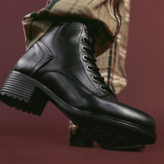 Bezzy Black Leather Leather Boots
