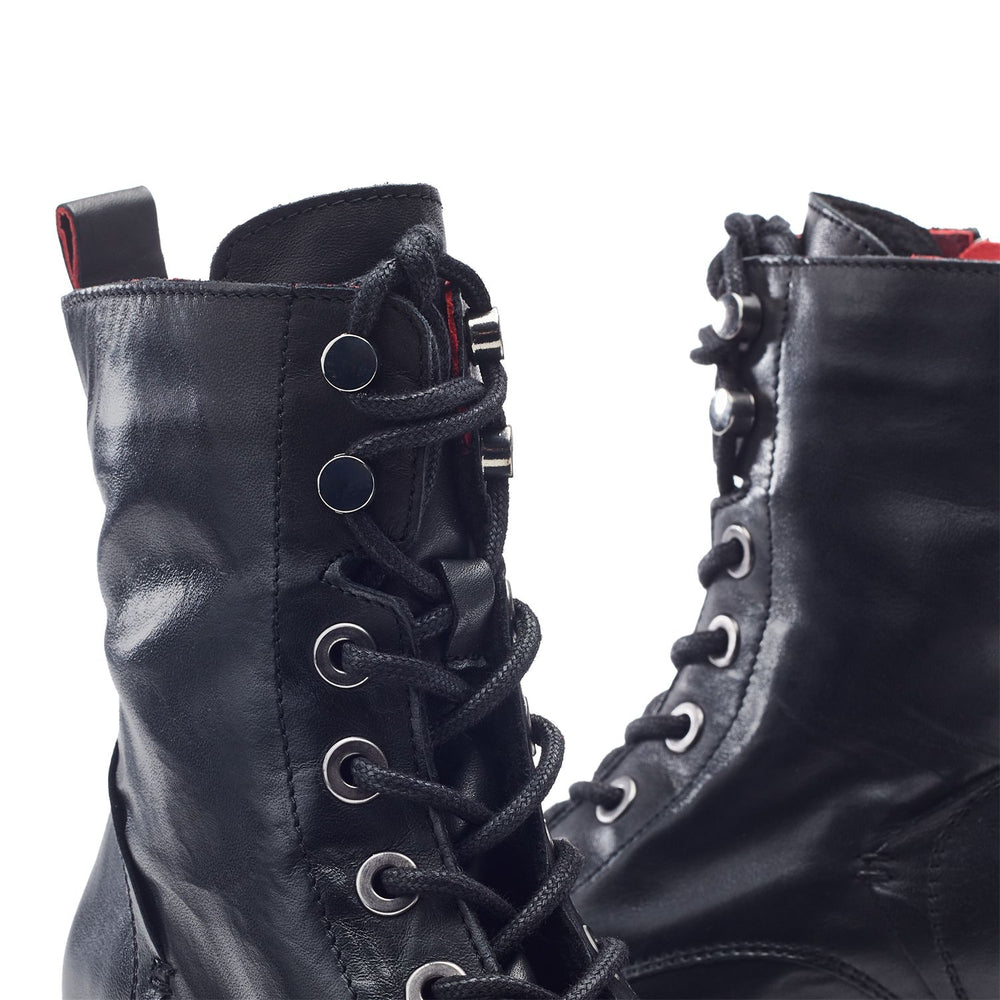 Bezzy Black Leather Leather Boots