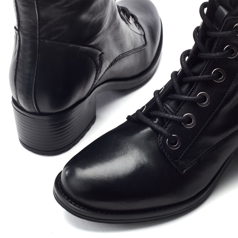 Bezzy Black Leather Leather Boots