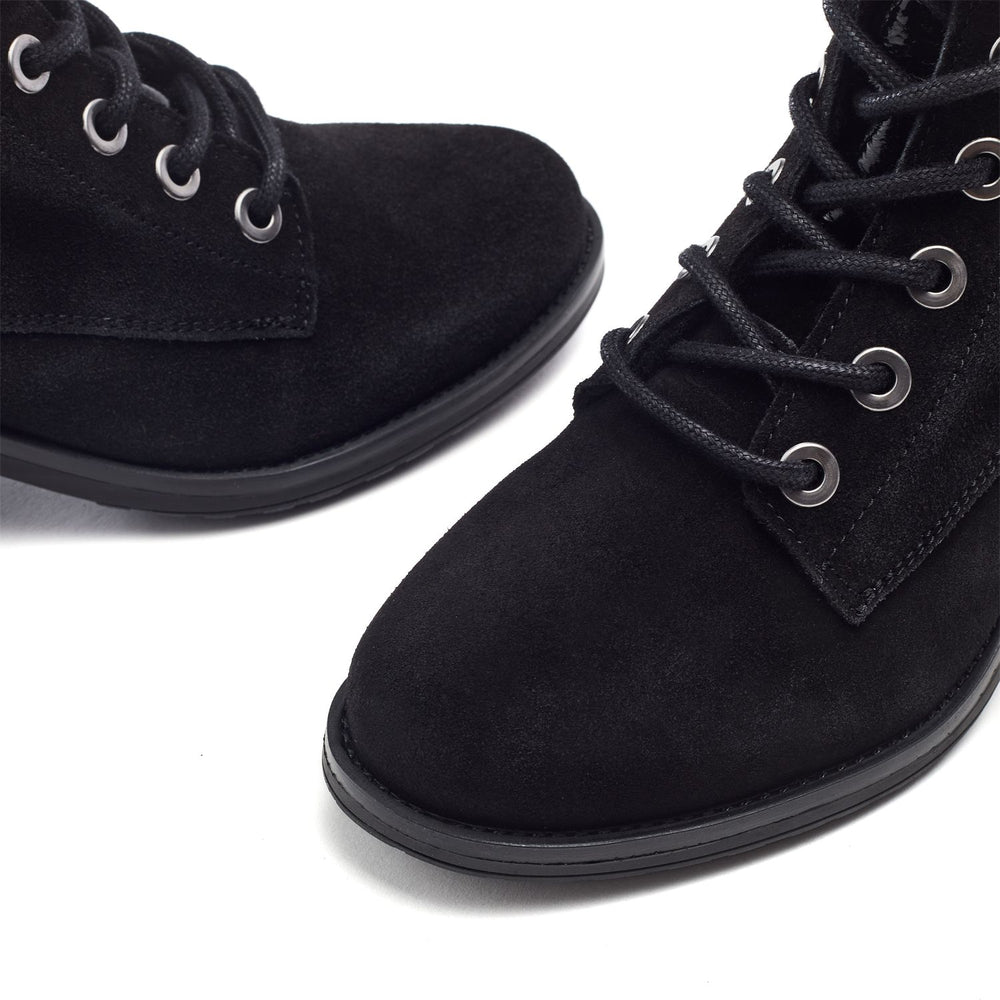 Bezzy Black Suede Suede Boots