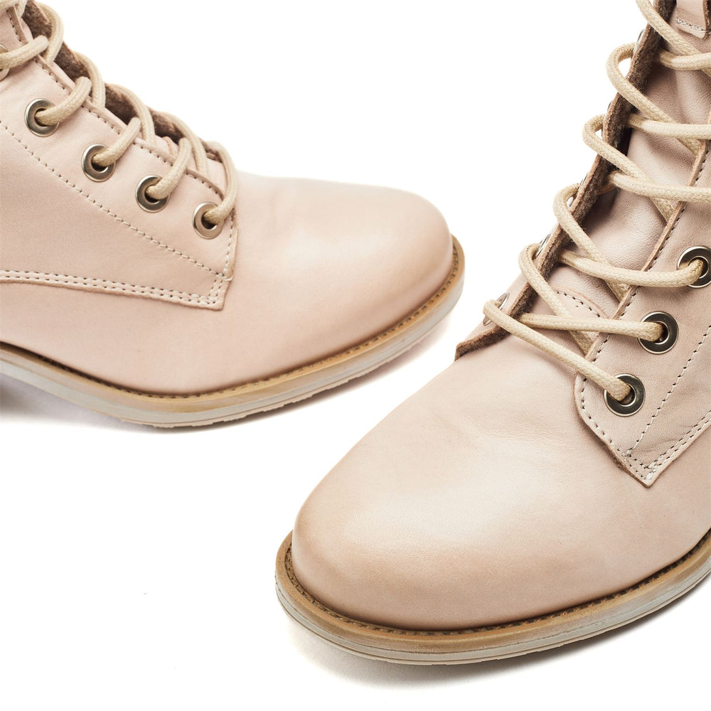 Bezzy Cream Leather Boots