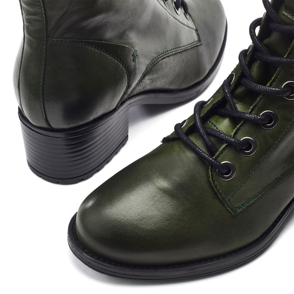 Bezzy Dark Green Leather Boots