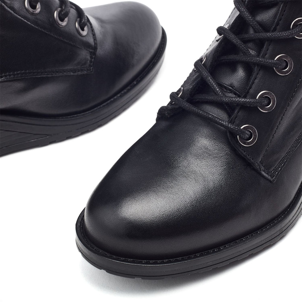 Bezzy Lace Up Black Leather Boots