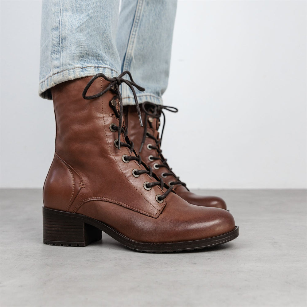 Bezzy Tan Leather Boots