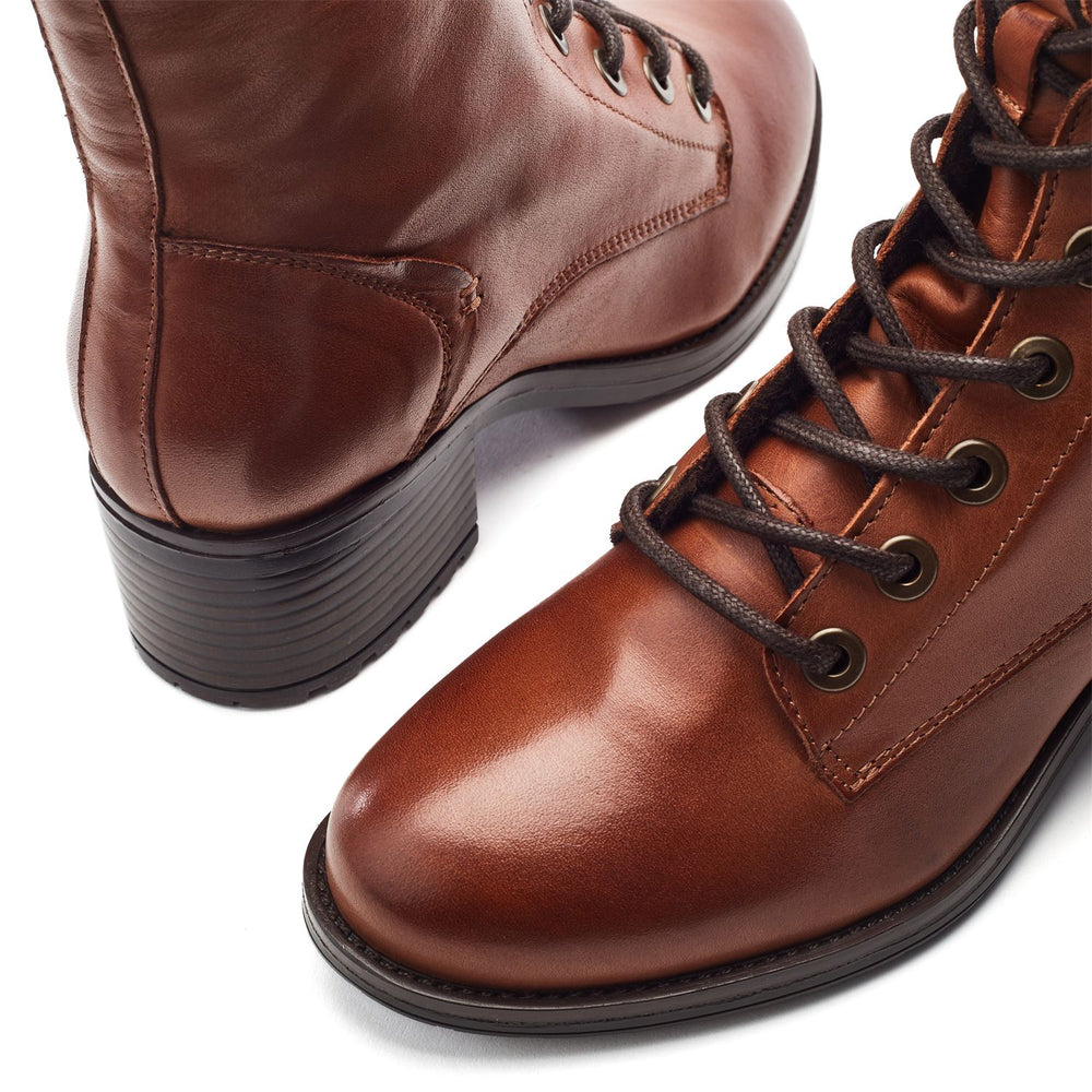 Bezzy Tan Leather Boots