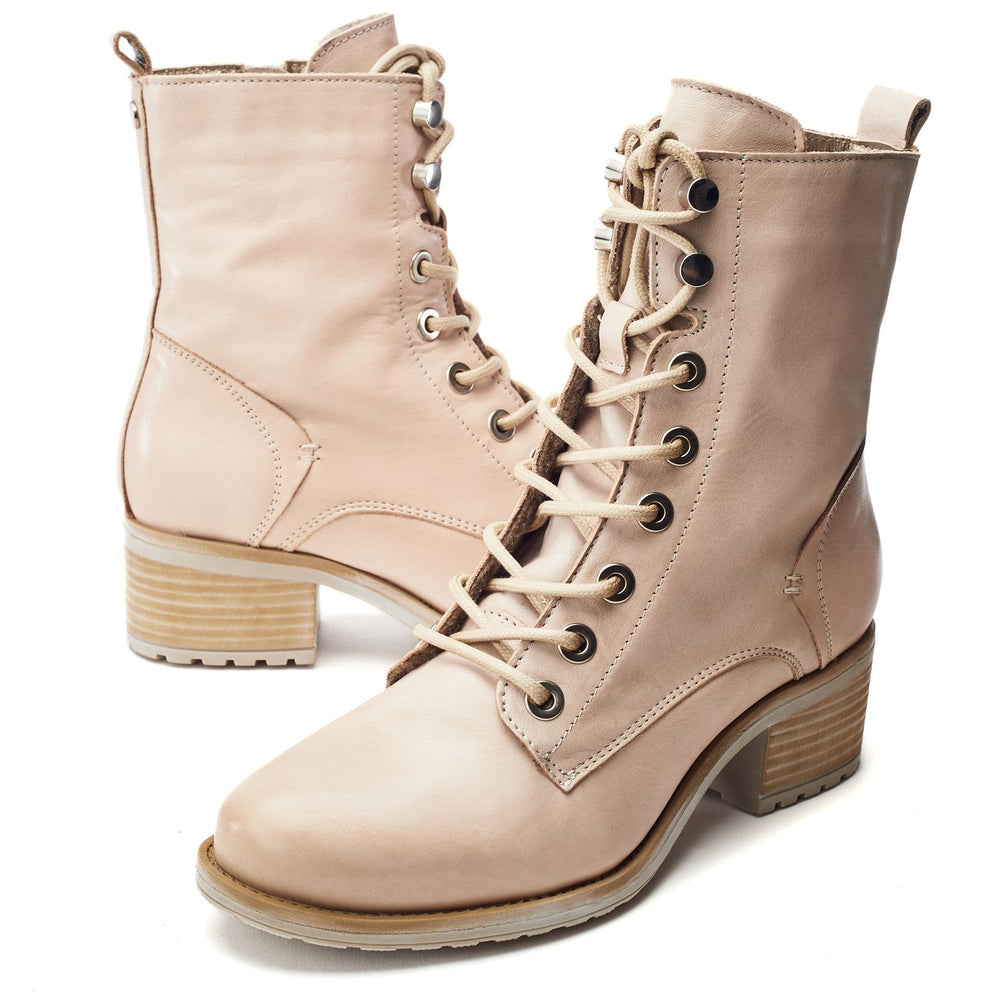 Bezzy W Cream Leather Boots