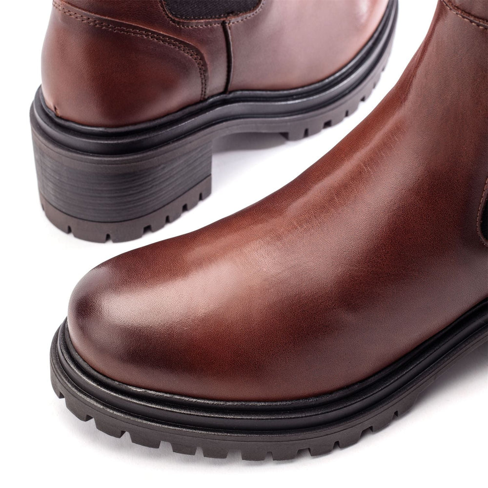 Geelia Tan Leather Boots