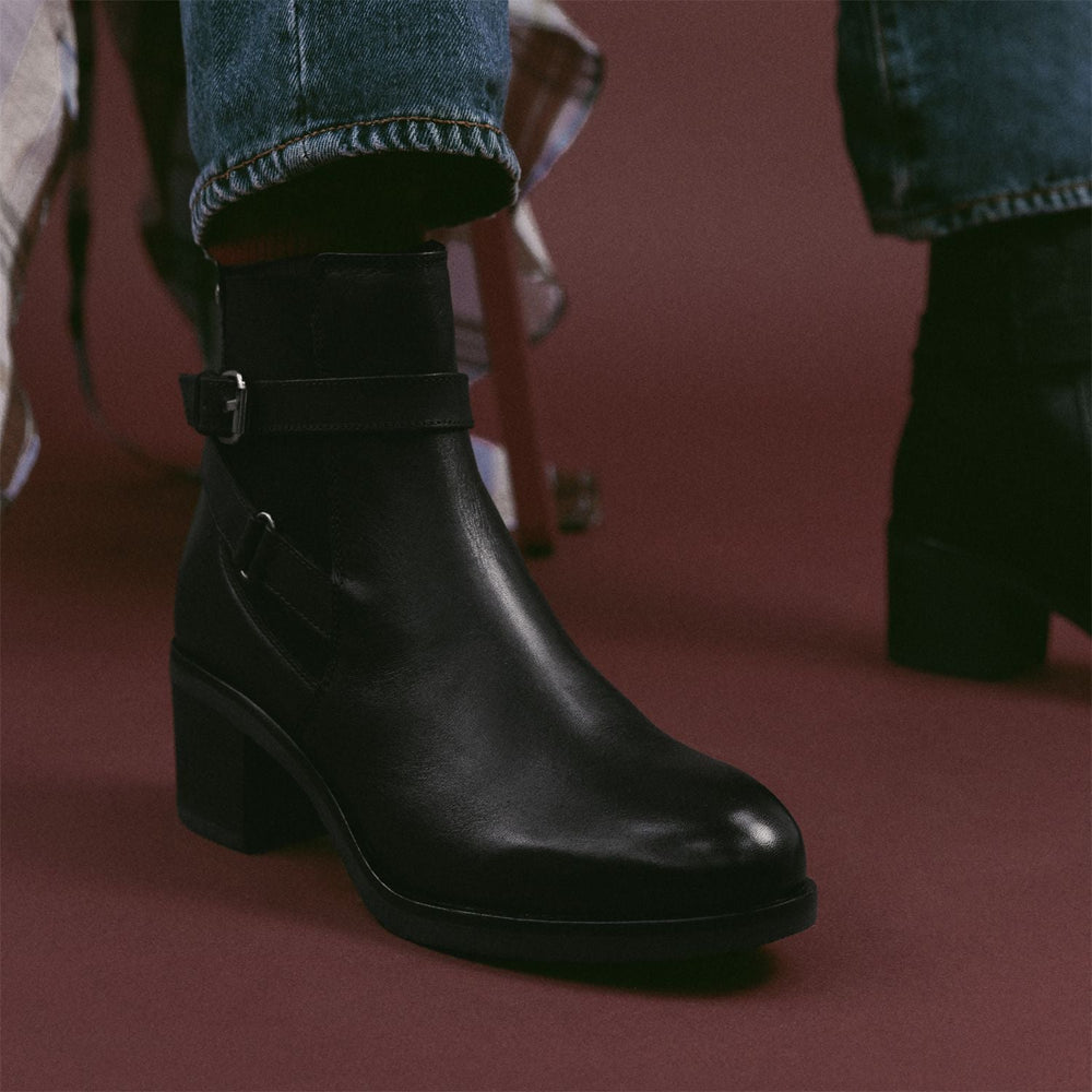 Libres Black Leather Boots