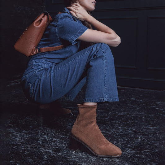 Loni Tan Alcantara Boots