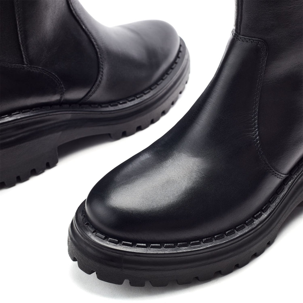 Luccio Black Leather Boots
