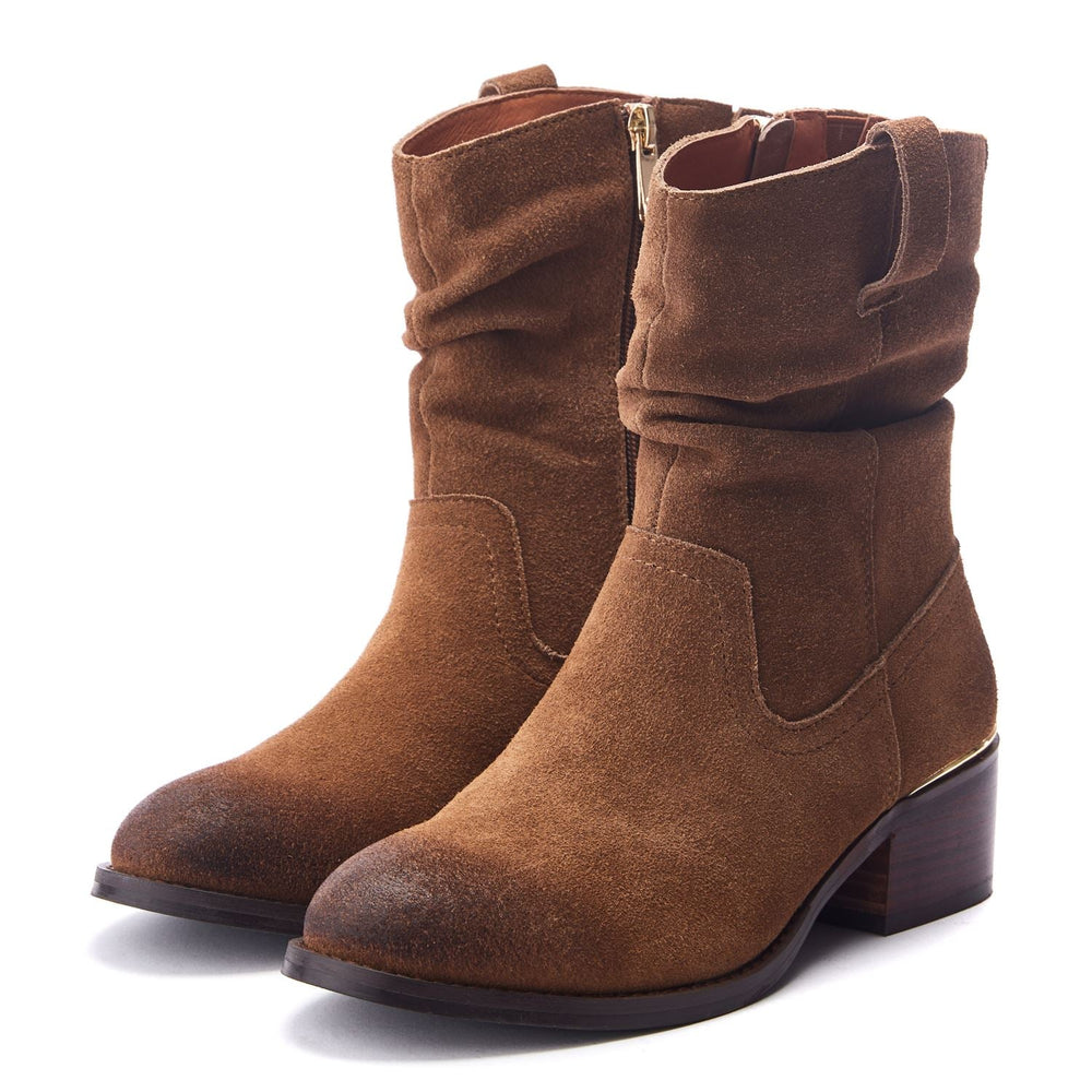Oaissa Tan Suede Boots