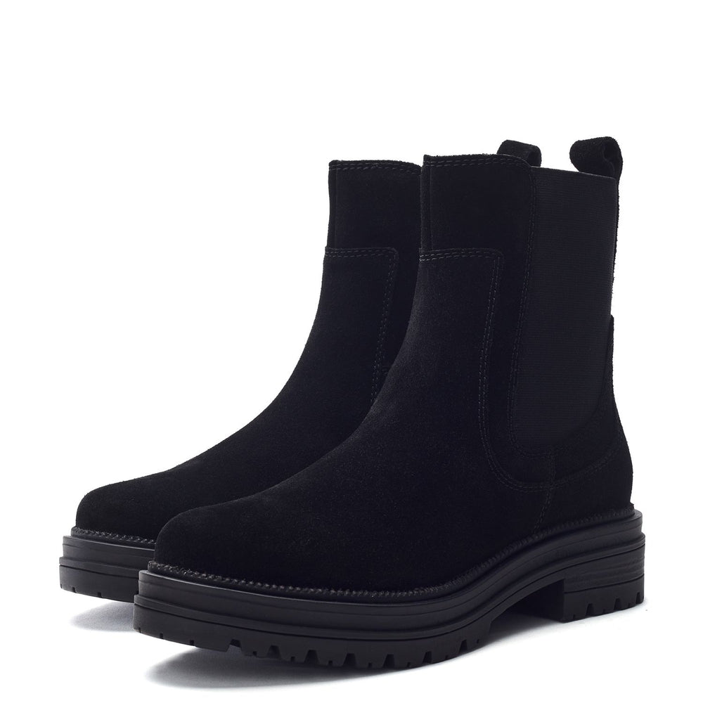 Olainie Black Suede Boots