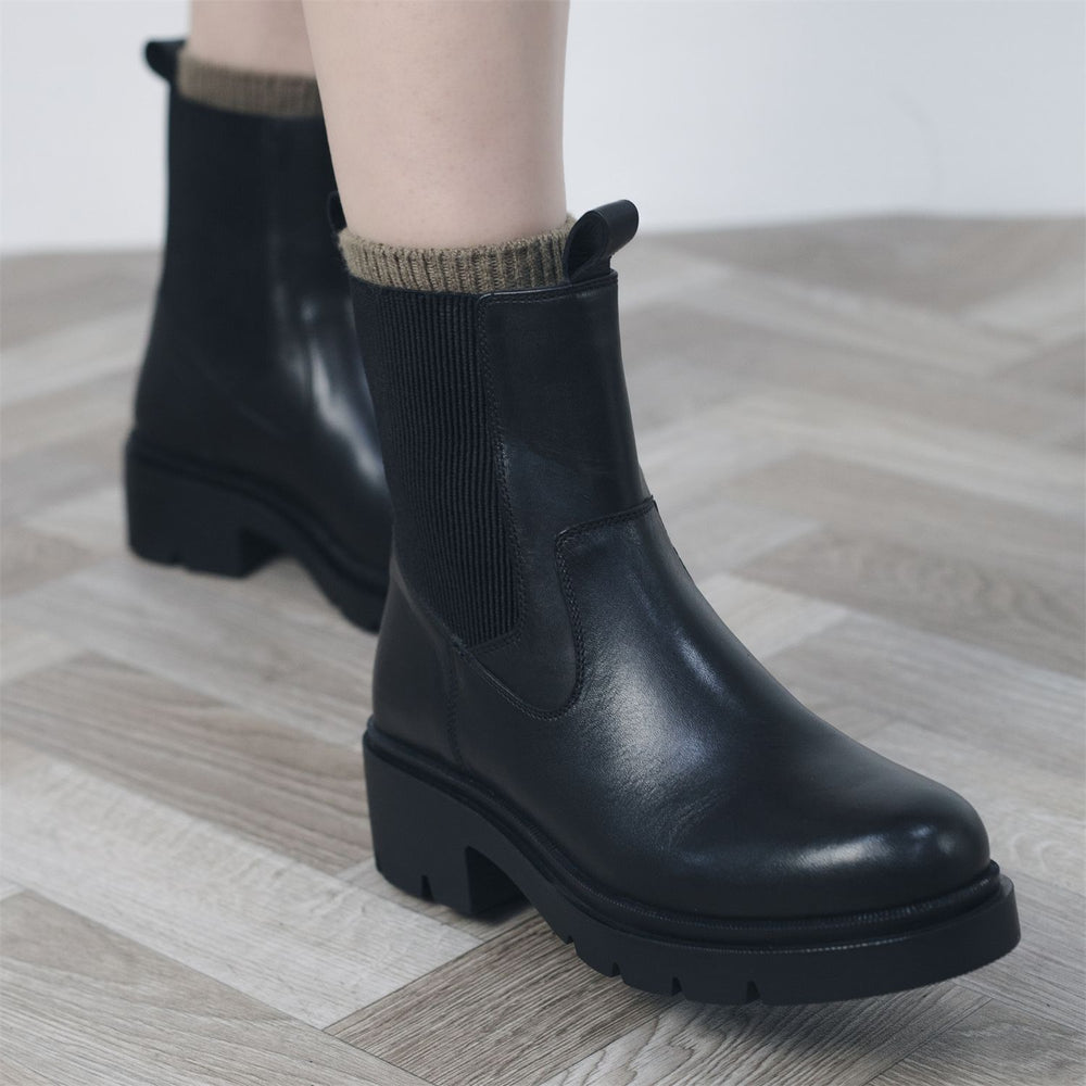 Olliia Black Leather Boots