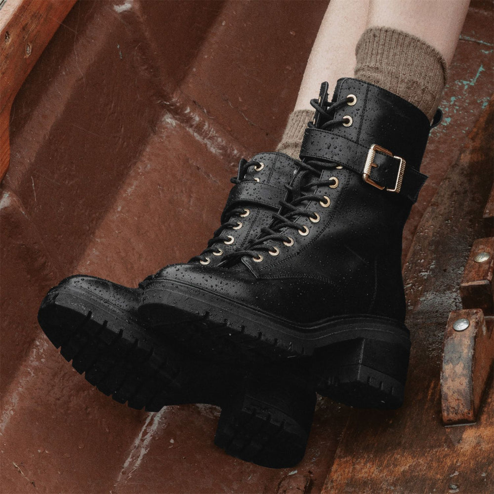 Omana Black Leather Boots