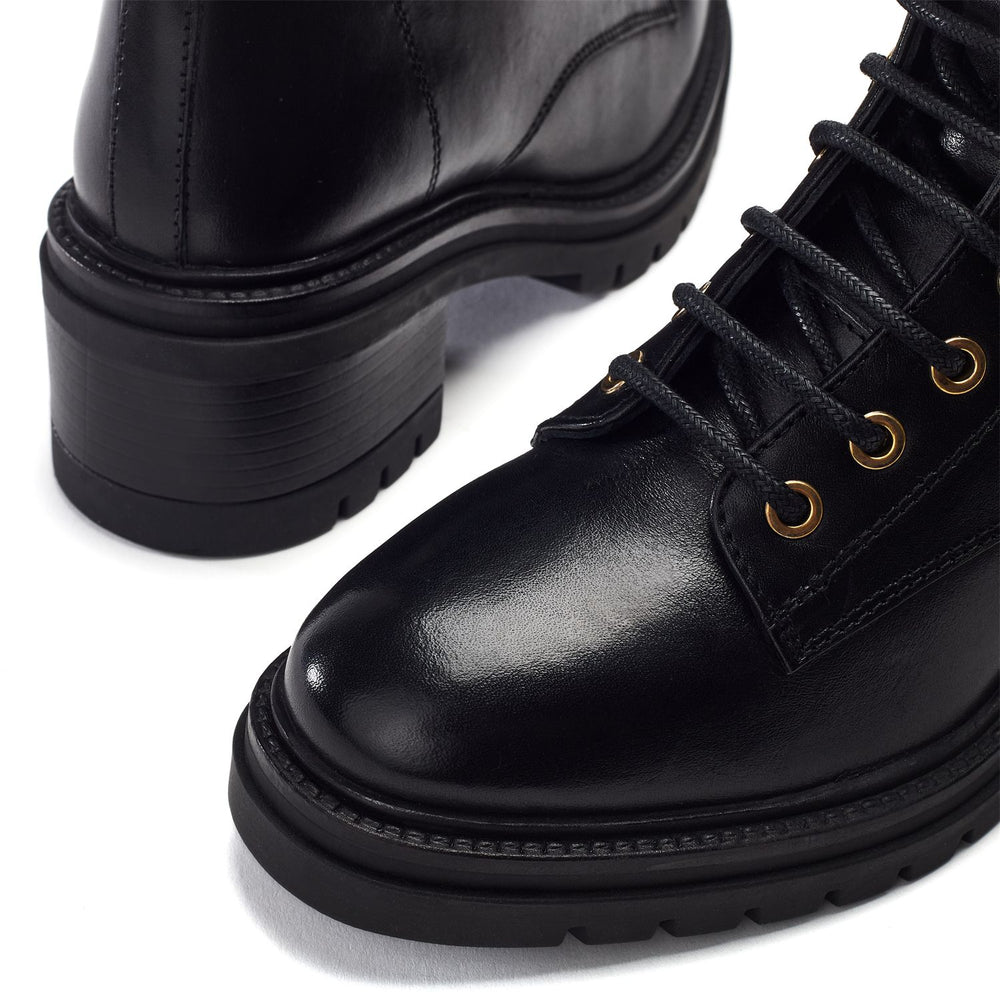 Omana Black Leather Boots