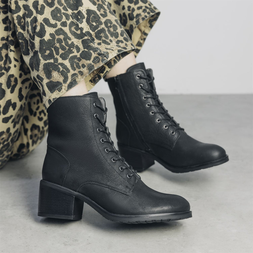 Onda Black Leather Boots