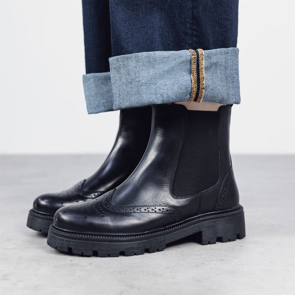 Ordenia Black Leather Boots