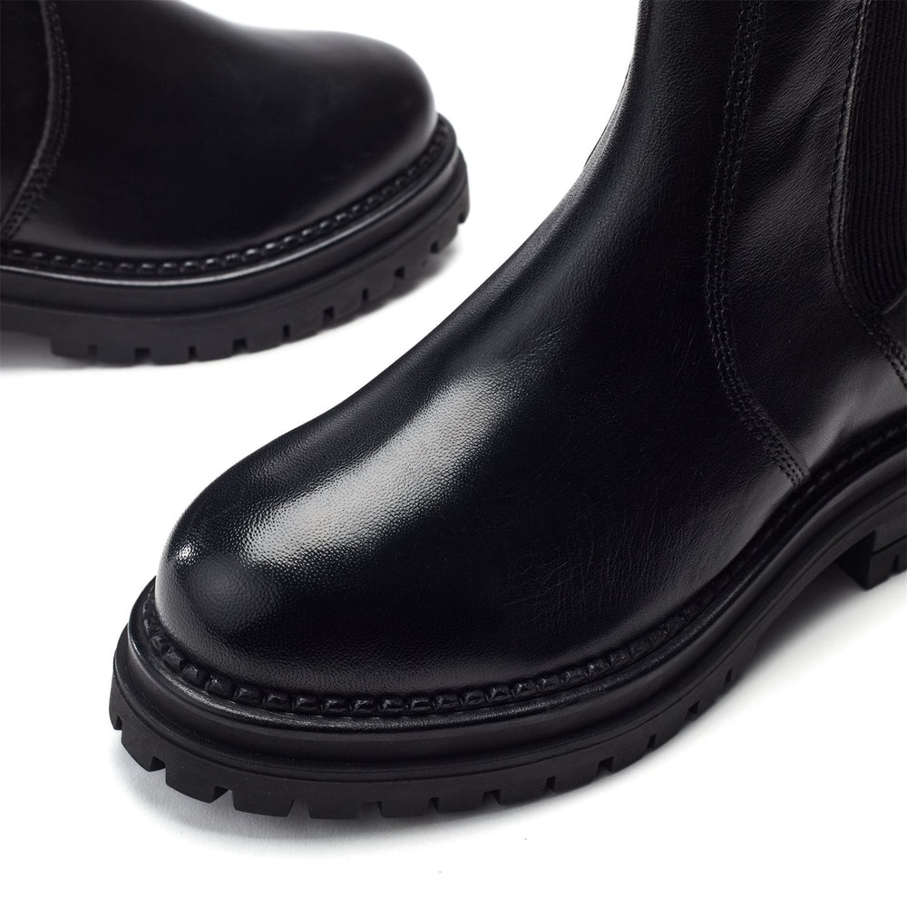 Oyari Black Leather Boots