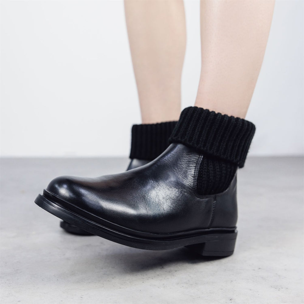 Ozarra Black Leather Boots