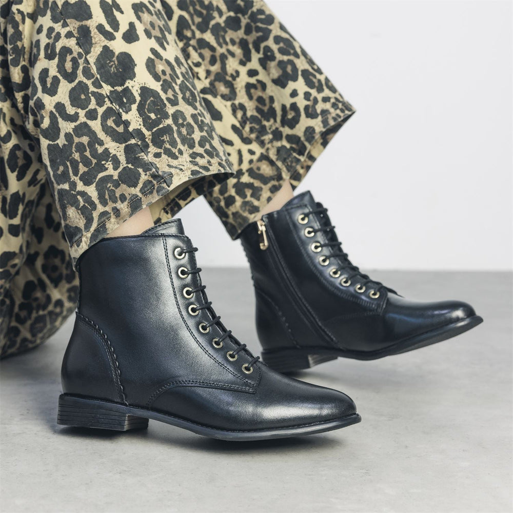 Penelopi Black Leather Leather Boots
