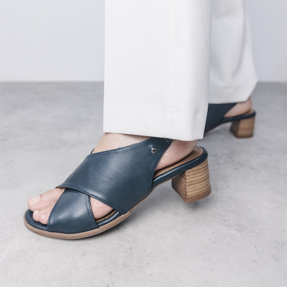 Prinia Navy Leather Sandals