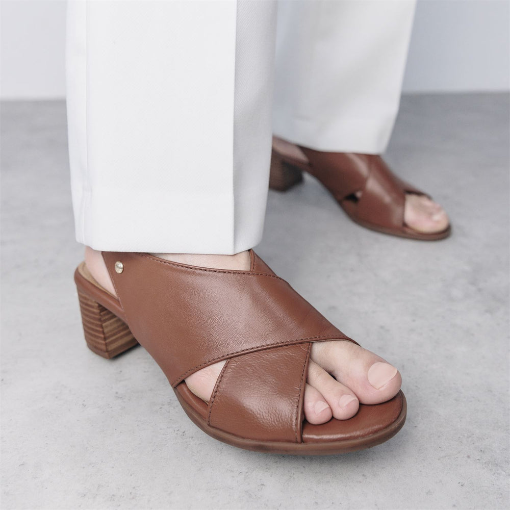 Prinia Tan Leather Sandals
