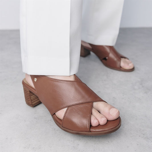 Prinia Tan Leather Sandals