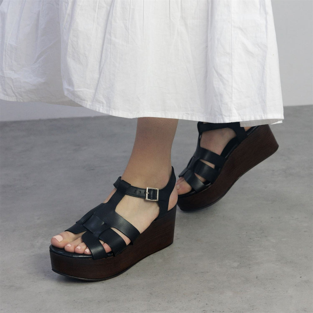 Quizette Black Leather Sandals