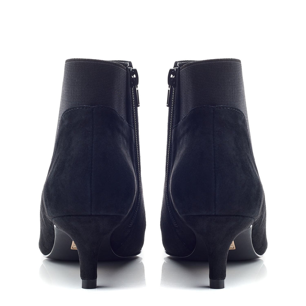 Qute Black Suede Boots