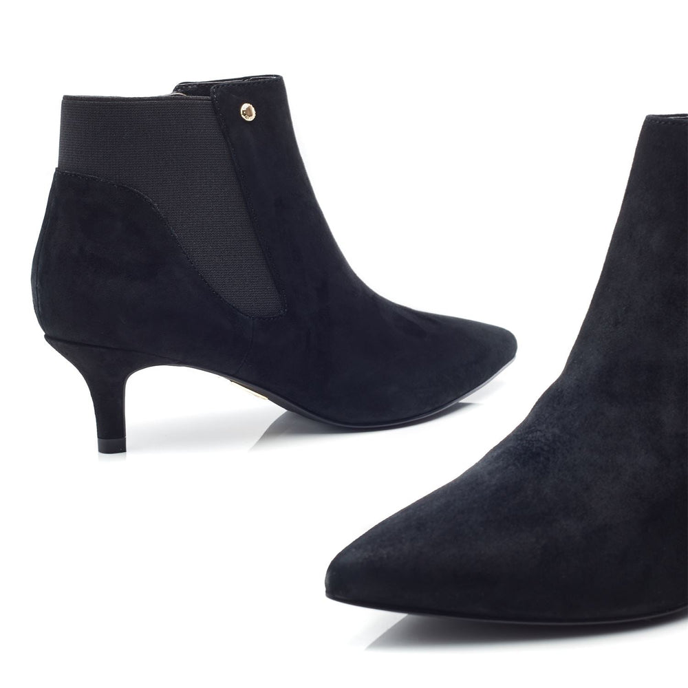 Qute Black Suede Boots