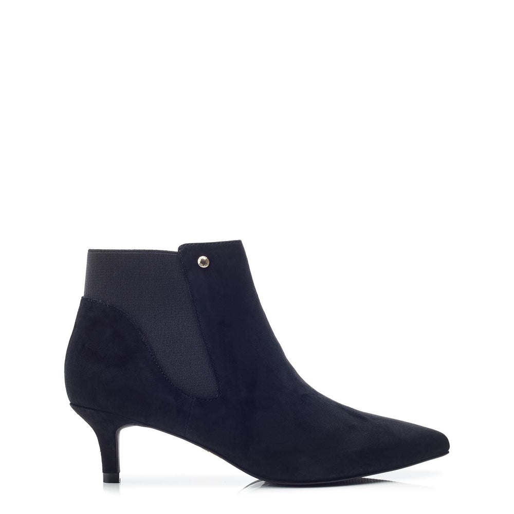 Qute Black Suede Boots