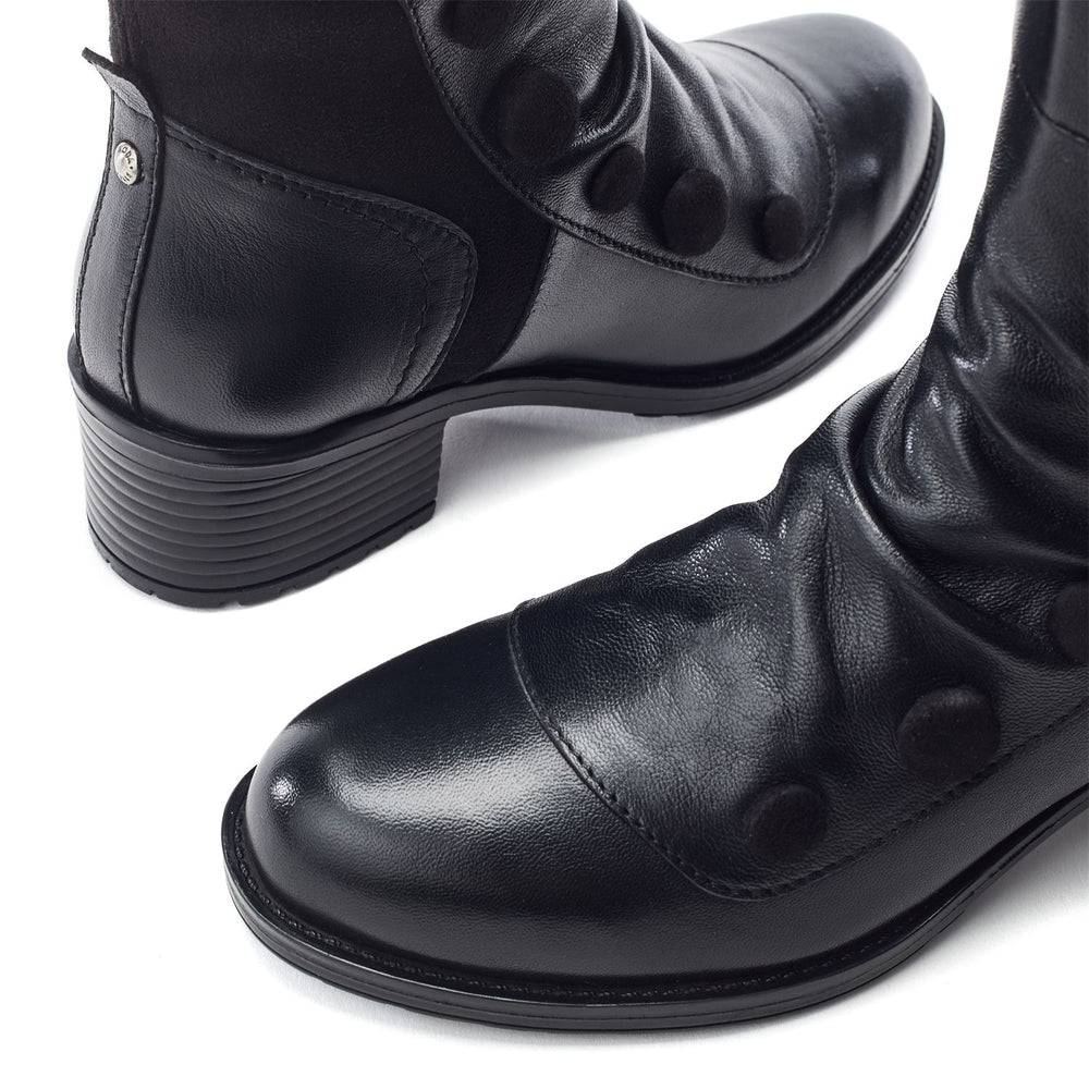 Riyla Black Leather Boots