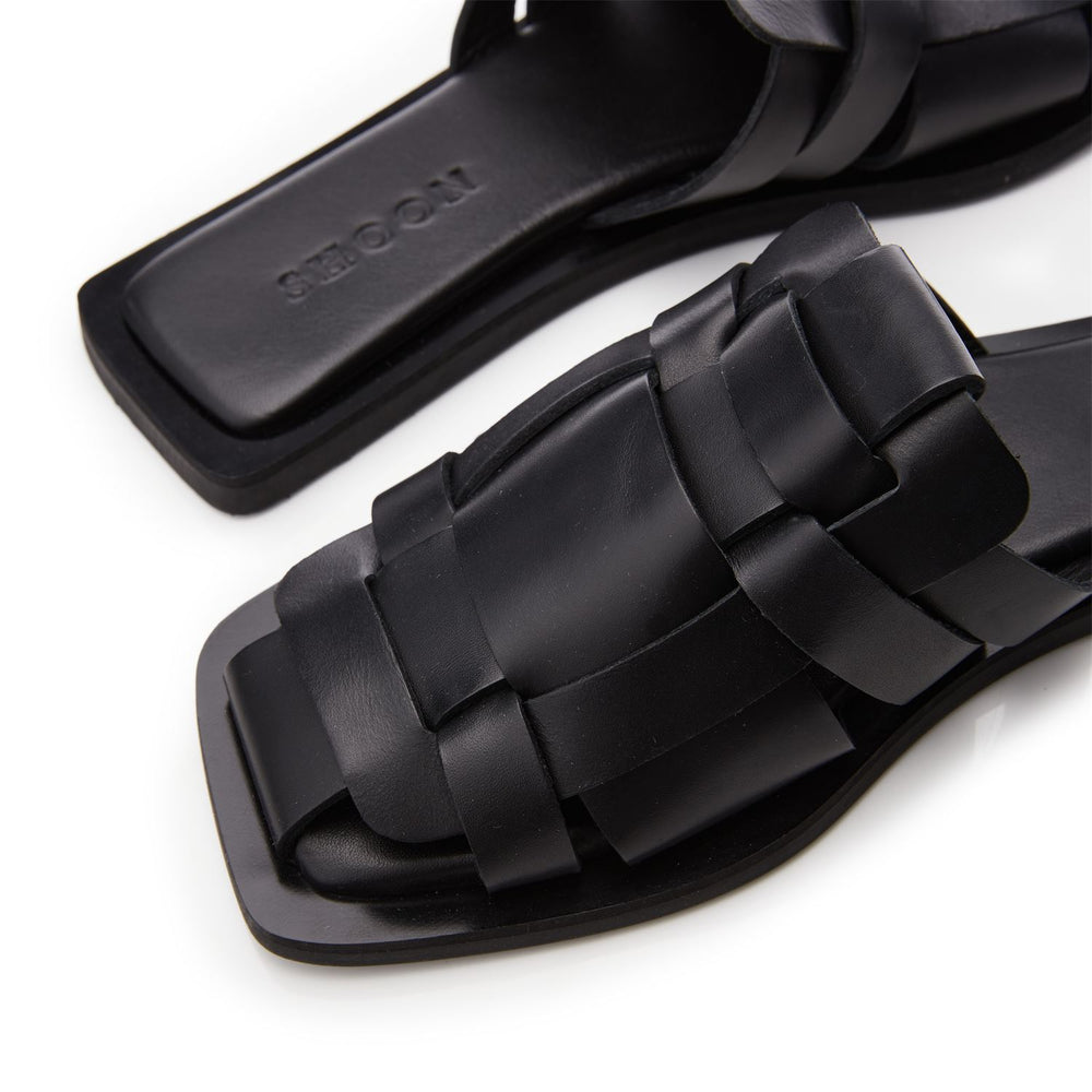 Sh Akari Black Leather Sandals