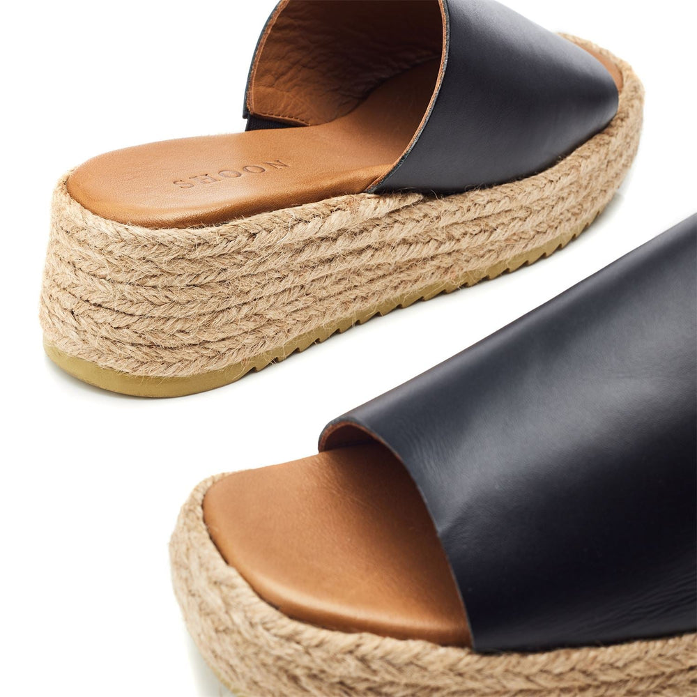 Sh Astrid Black Leather Sandals