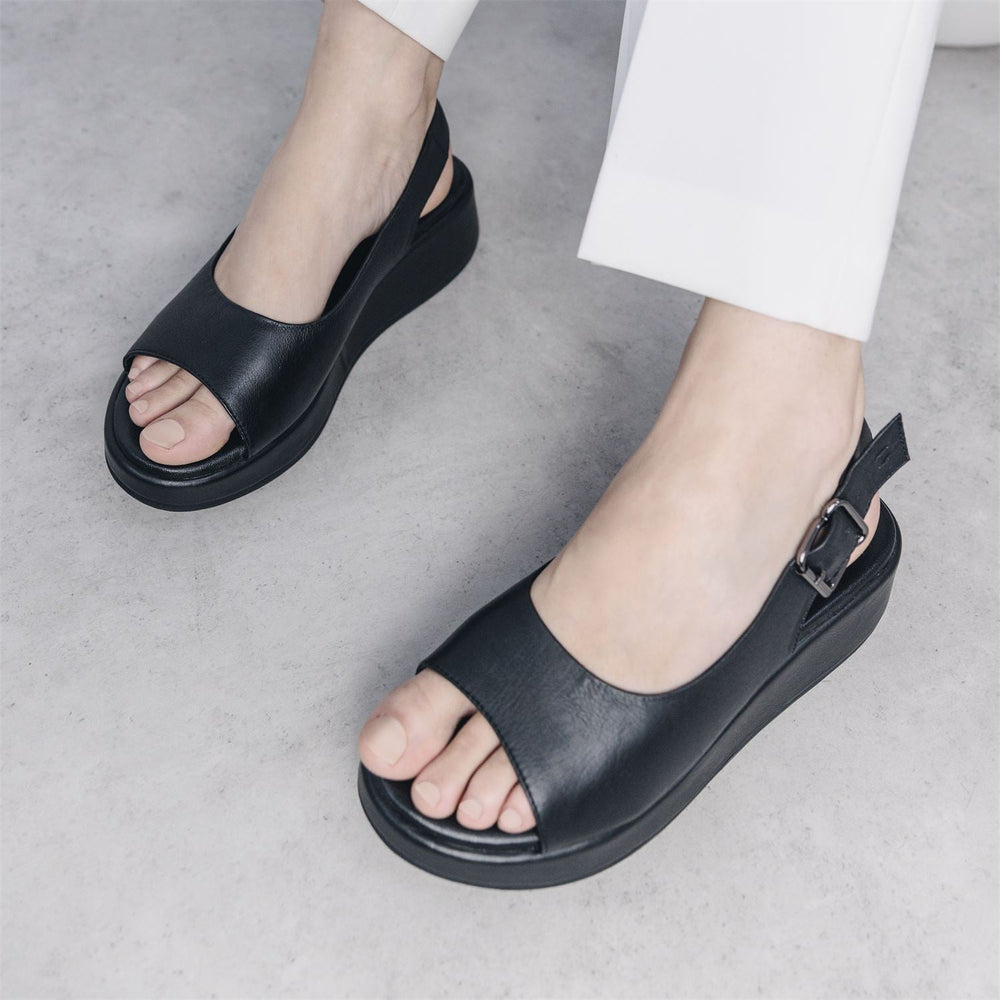 Sh Gorge Black Leather Sandals
