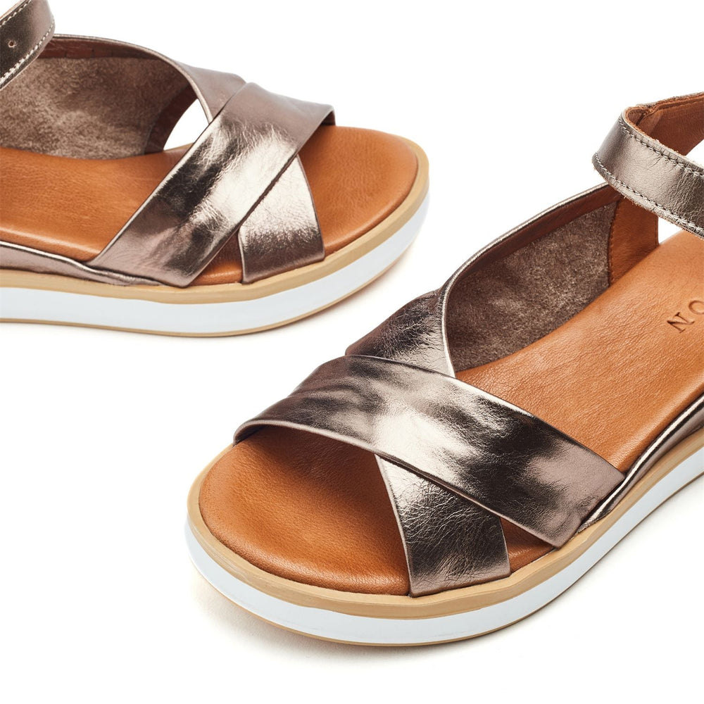 Sh Meade Pewter Leather Sandals