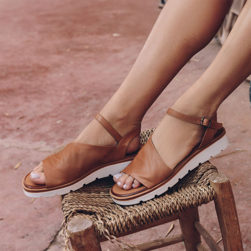 Sh Moire Tan Leather Sandals